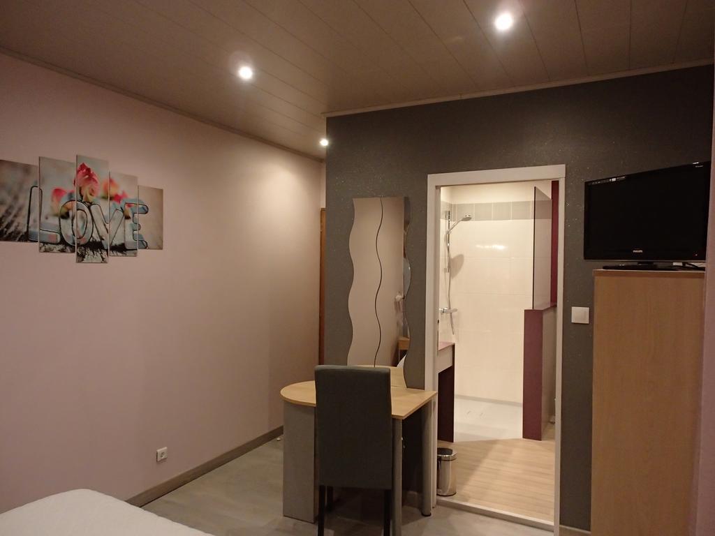 Bed and Breakfast Le P'tit Bonheur Chilly-sur-Salins Zimmer foto